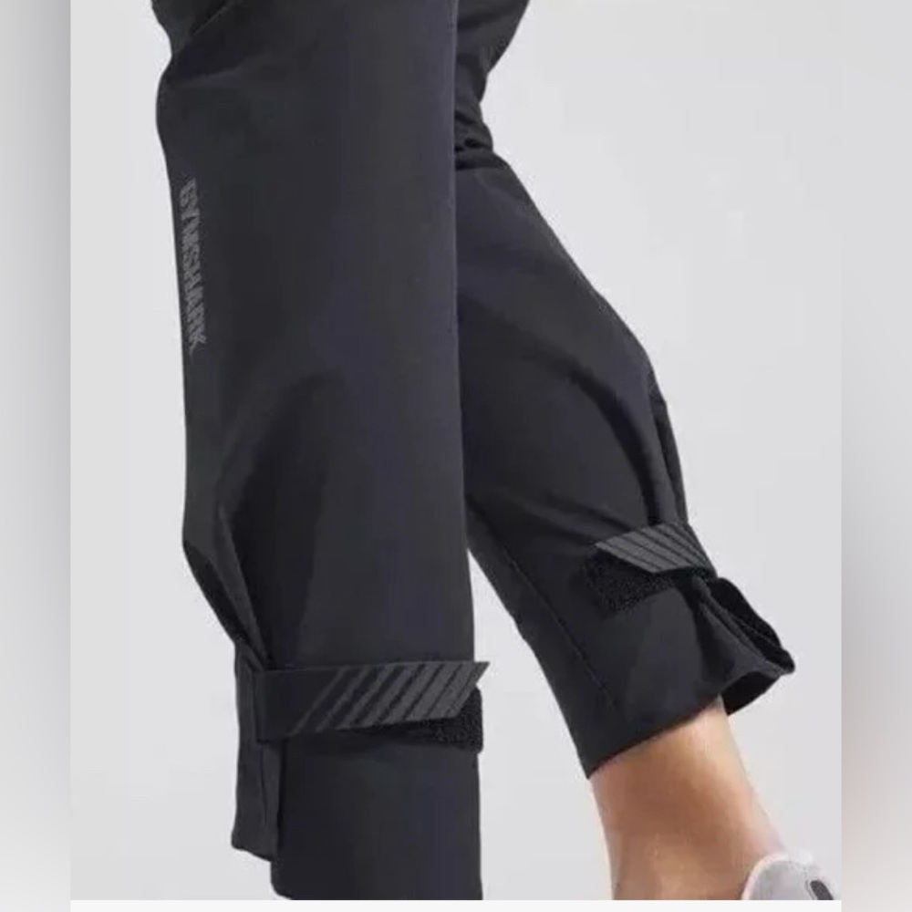Gymshark black venture jogger pants. Velcro at ankles. Like new. Size S.